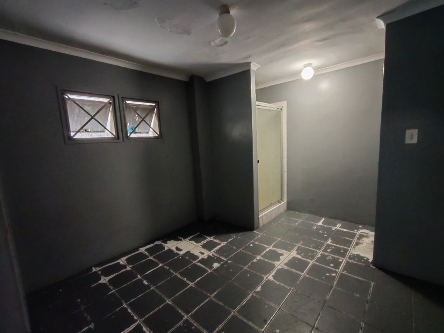 To Let commercial Property for Rent in Somerset West Business Park Western Cape